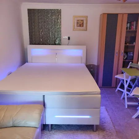 Cseresznyes Apartman Balatonalmadi