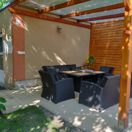 Cseresznyes Apartman Apartment