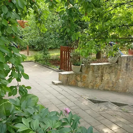 Cseresznyes Apartman Apartment