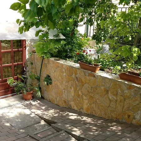 Cseresznyes Apartman Apartment Balatonalmadi