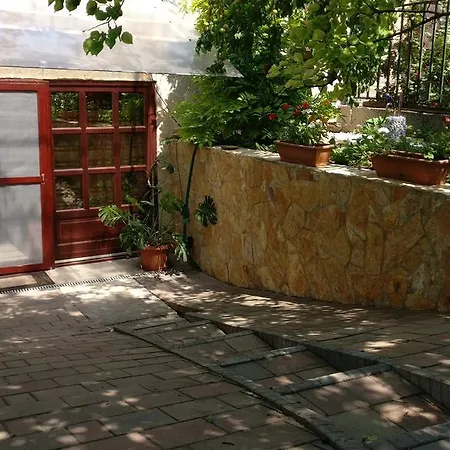 Apartment Cseresznyes Apartman *
