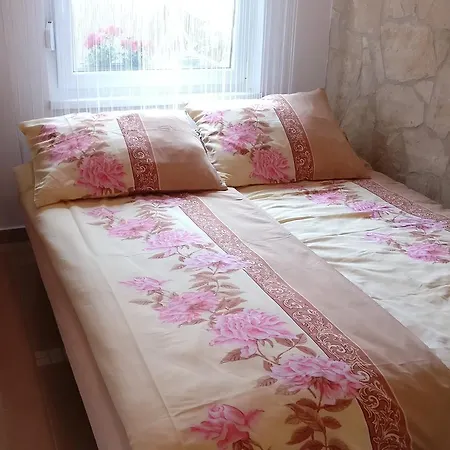 Cseresznyes Apartman Balatonalmadi