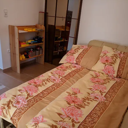 Cseresznyes Apartman * Balatonalmadi